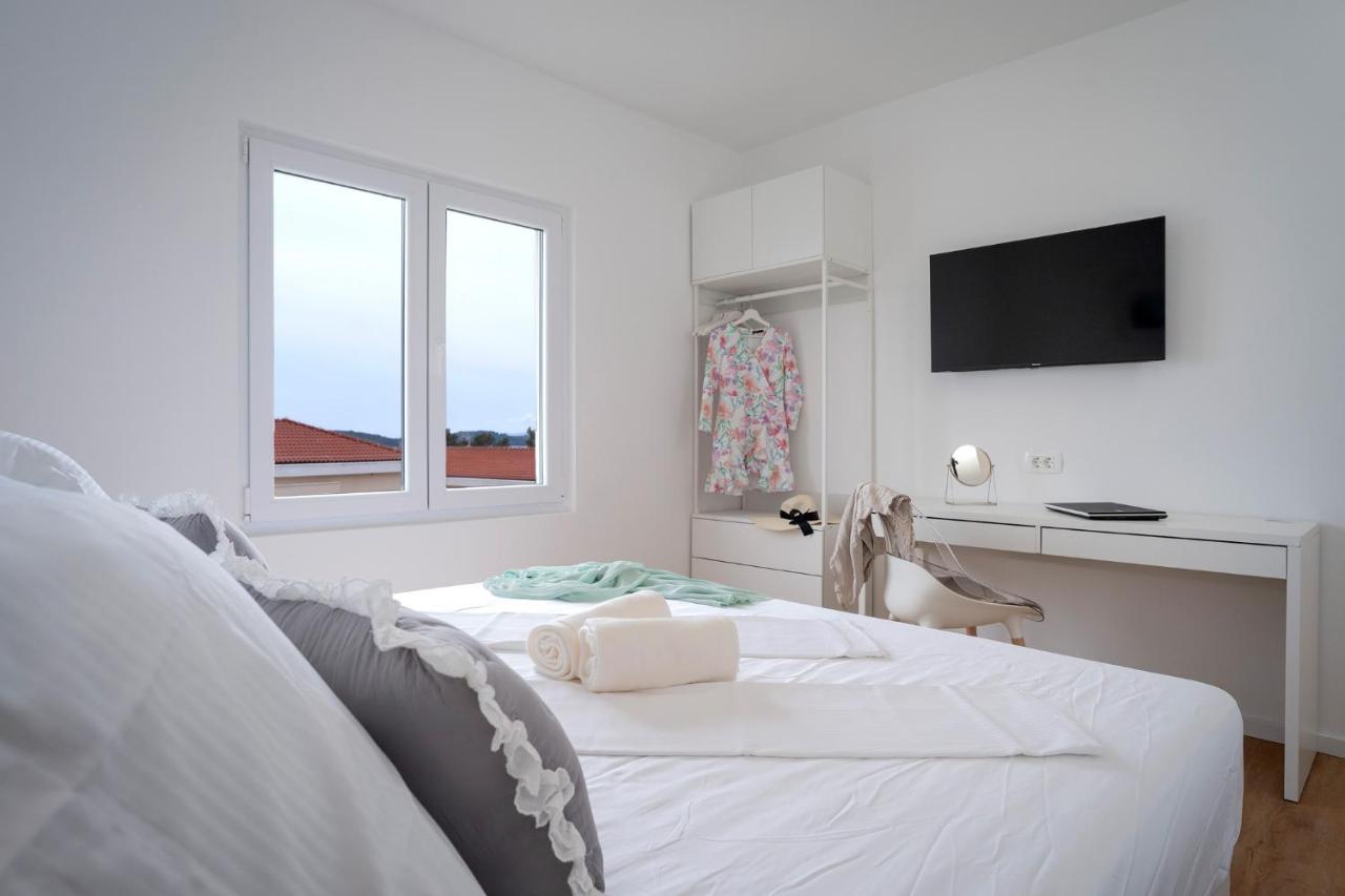 Feelhvar Along Bluelagoon Beach 赫瓦尔 外观 照片