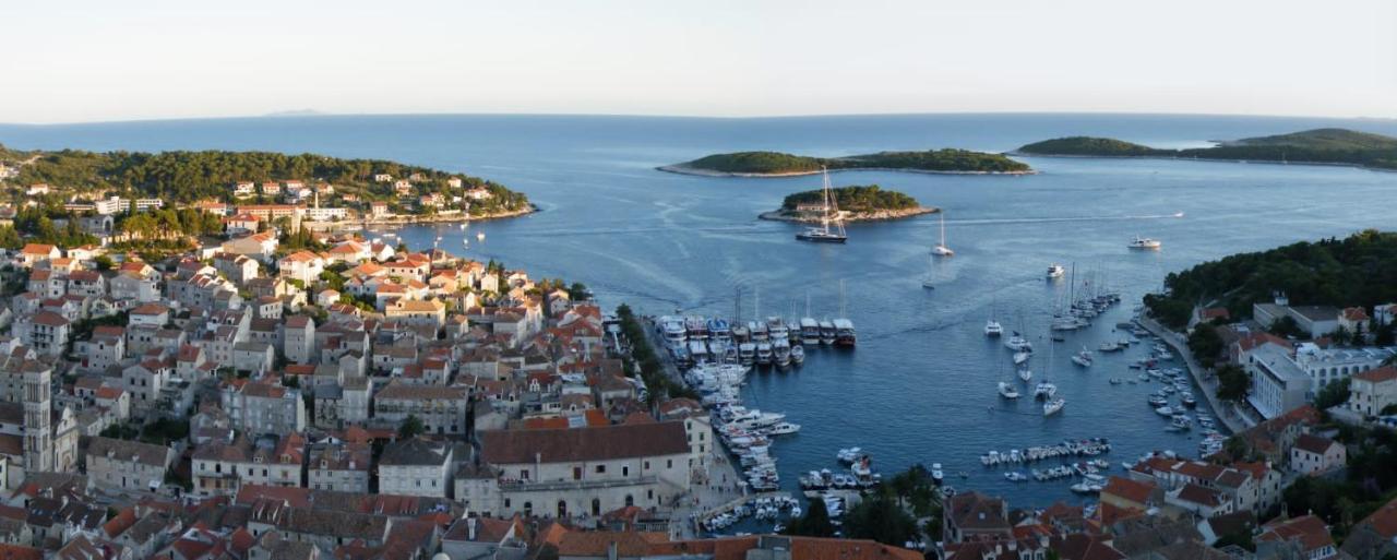 Feelhvar Along Bluelagoon Beach 赫瓦尔 外观 照片